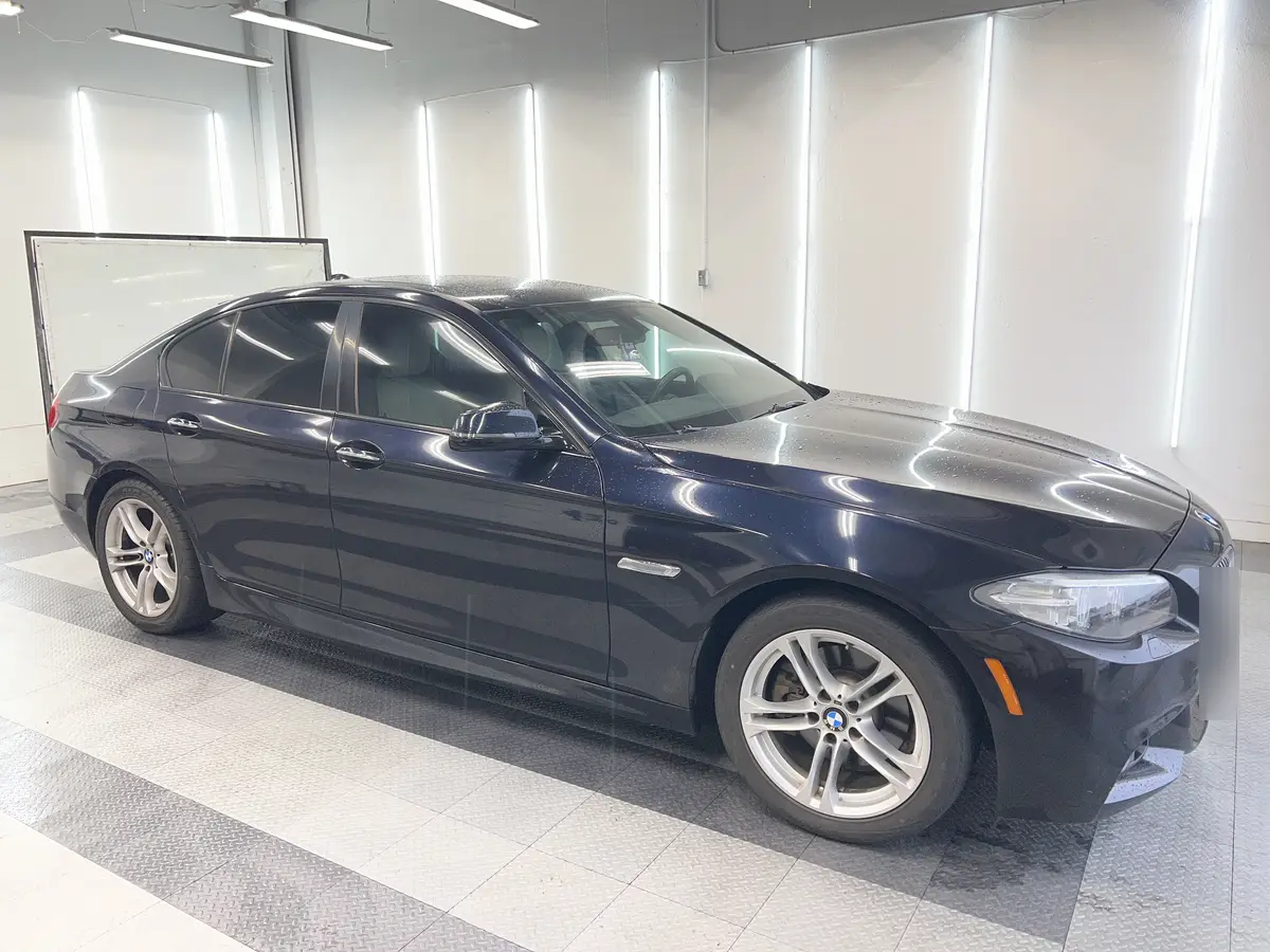 Blue BMW 5 Series after Avery Dennison Encore Supreme ceramic window tint (view 3)