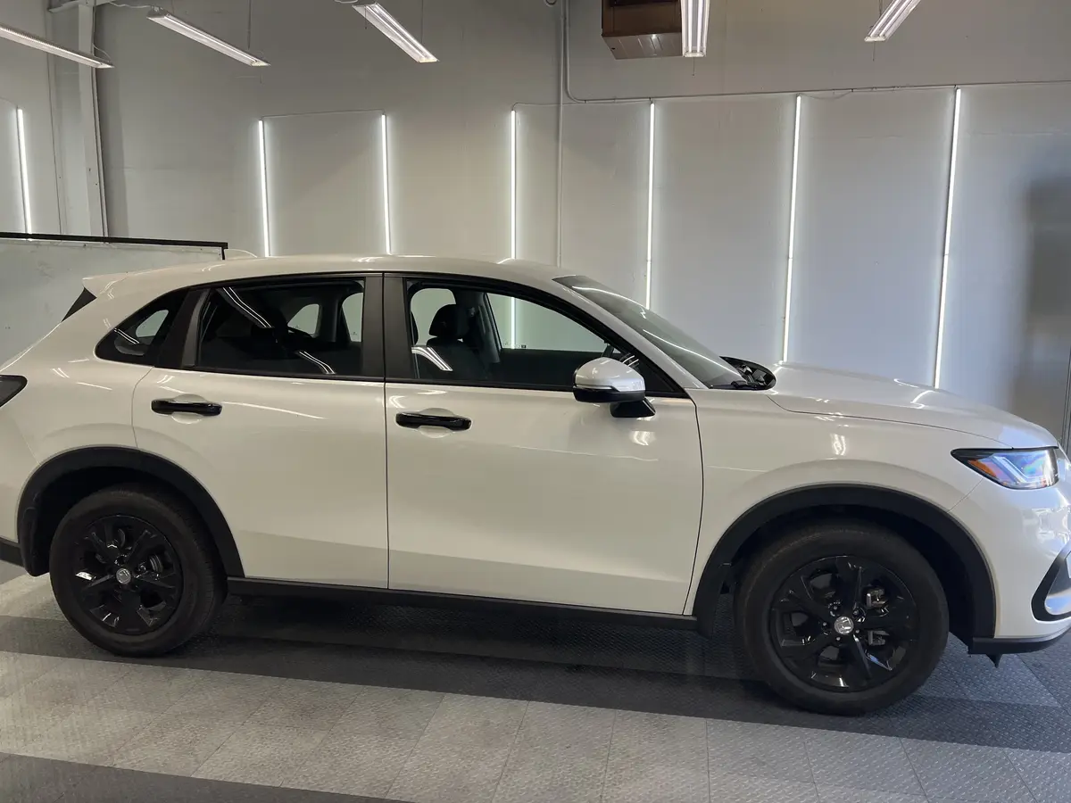 White Honda HR-V before window tinting, factory glass (view 2)