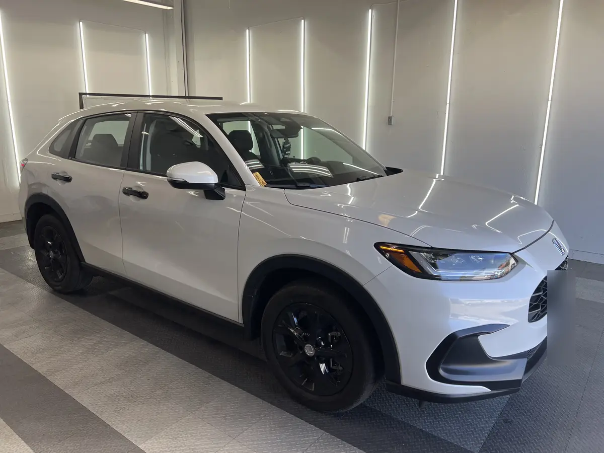 White Honda HR-V before window tinting, factory glass (view 3)
