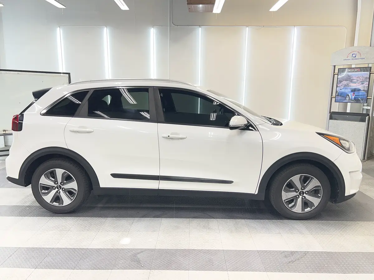 White Kia Niro after Avery Dennison Encore Supreme ceramic window tint (view 2)