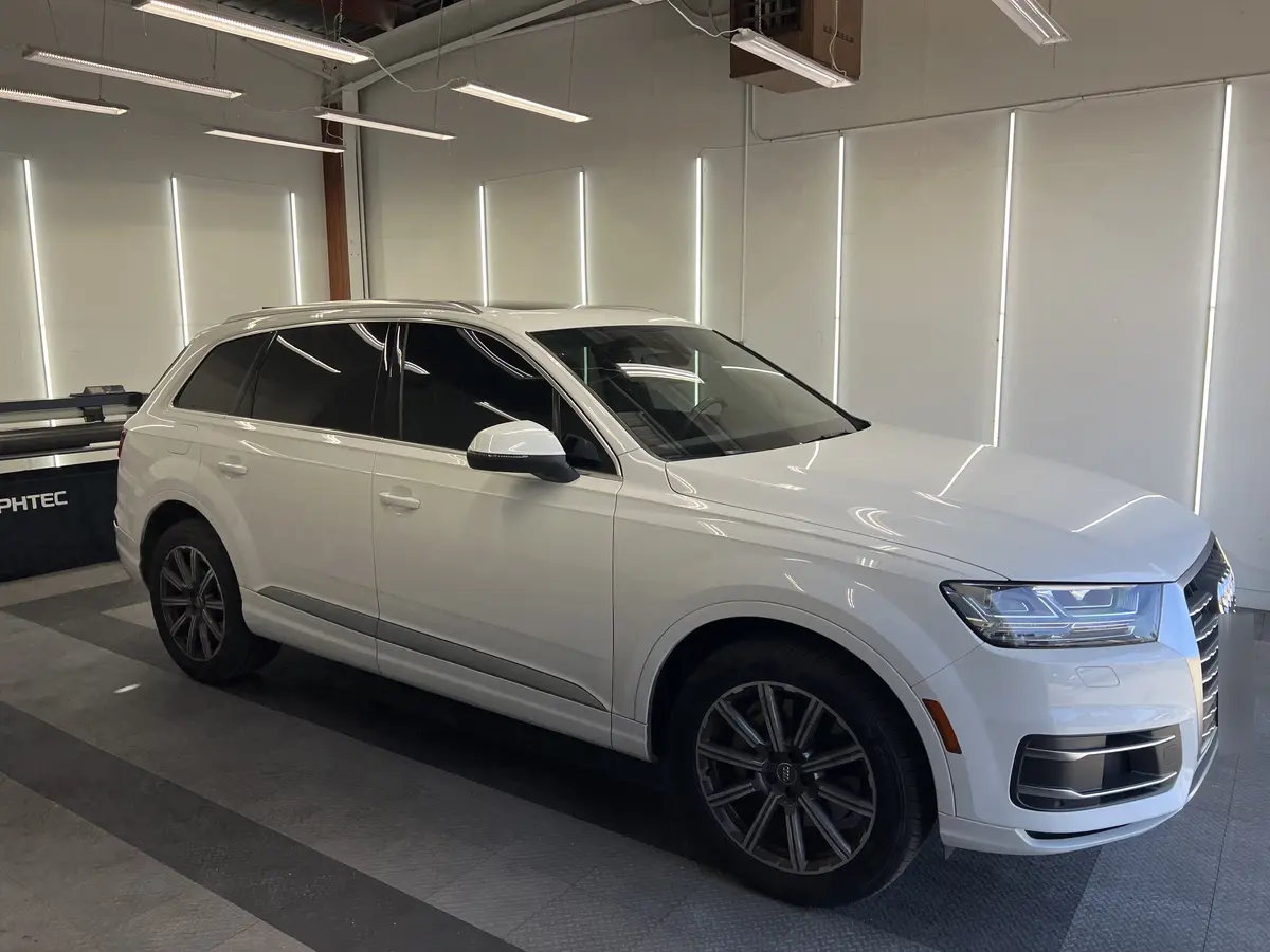 White Audi Q7 before window tinting, factory glass (view 1)