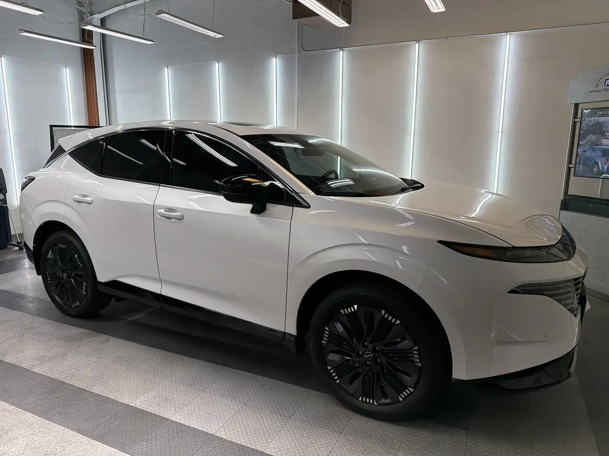 White Nissan Murano after Avery Dennison Encore Supreme ceramic window tint (view 1)