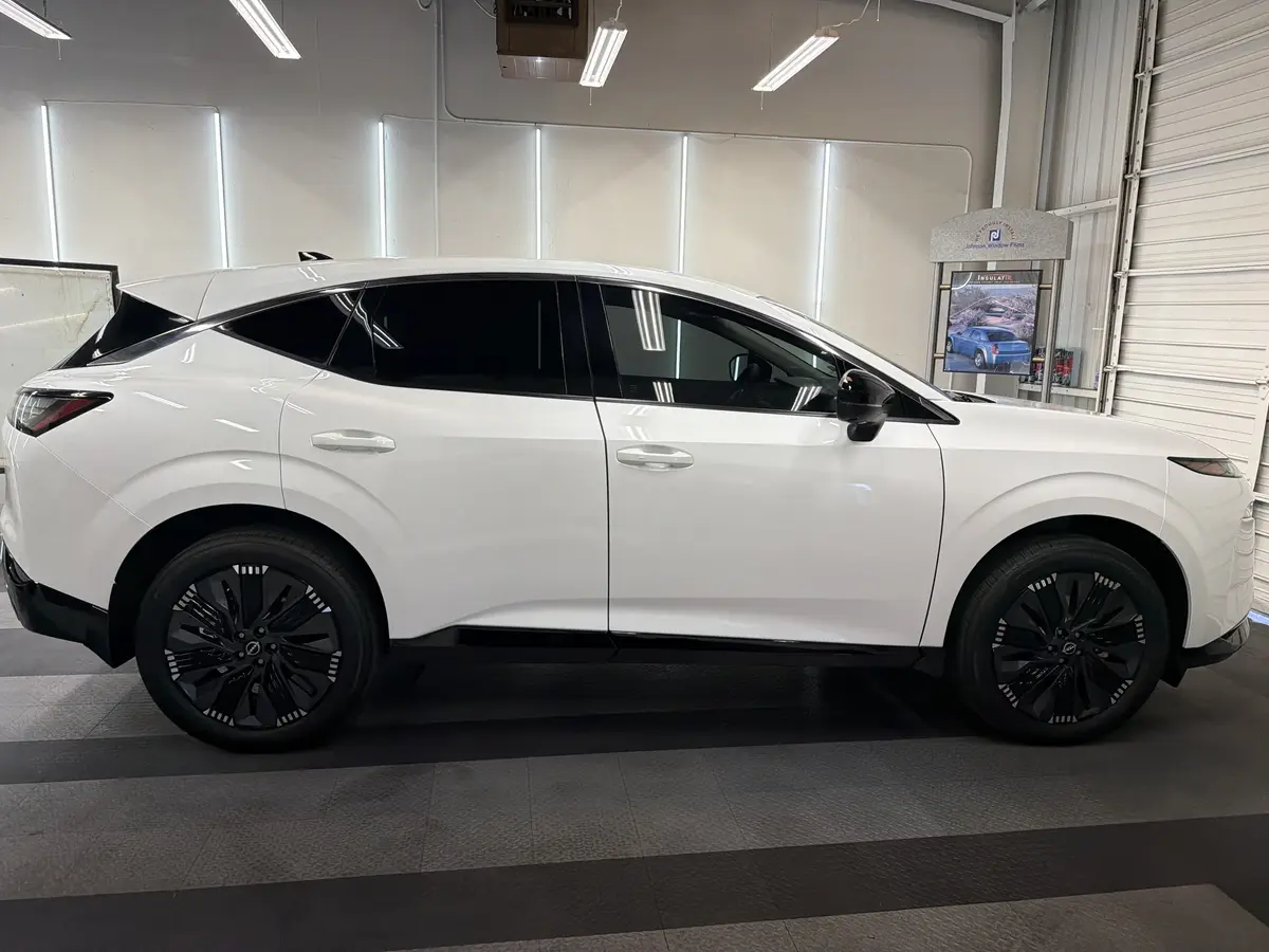White Nissan Murano after Avery Dennison Encore Supreme ceramic window tint (view 2)
