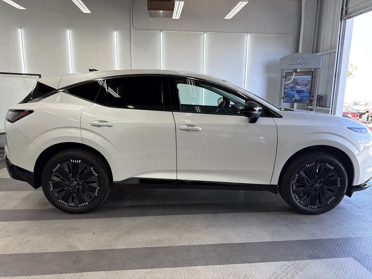 White Nissan Murano before window tinting, factory glass (view 2)