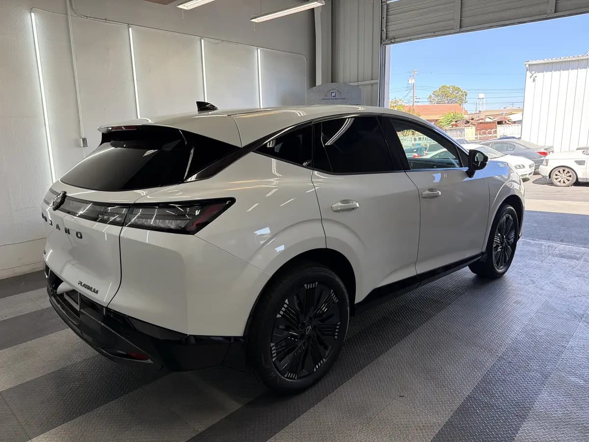 White Nissan Murano before window tinting, factory glass (view 3)