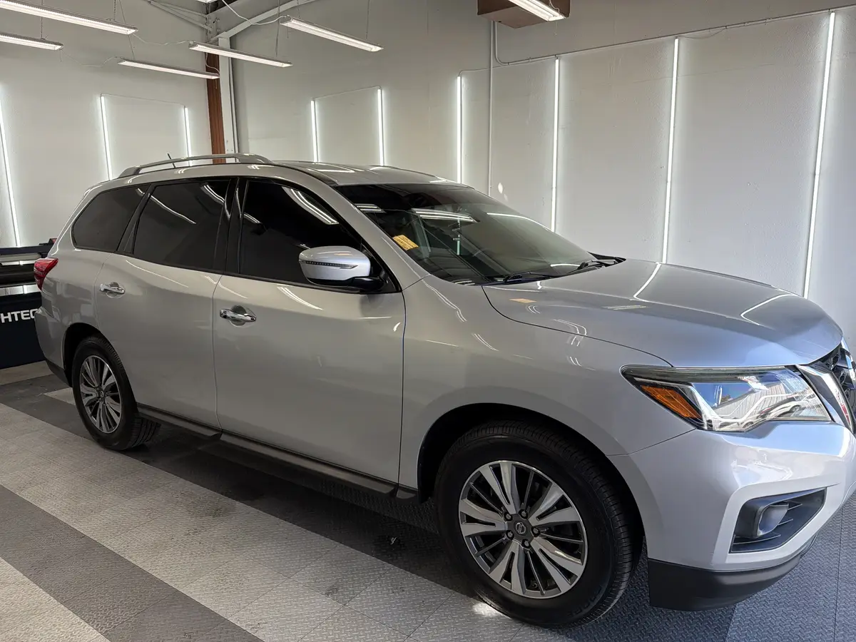 Silver Nissan Pathfinder after Avery Dennison Encore carbon window tint (view 2)
