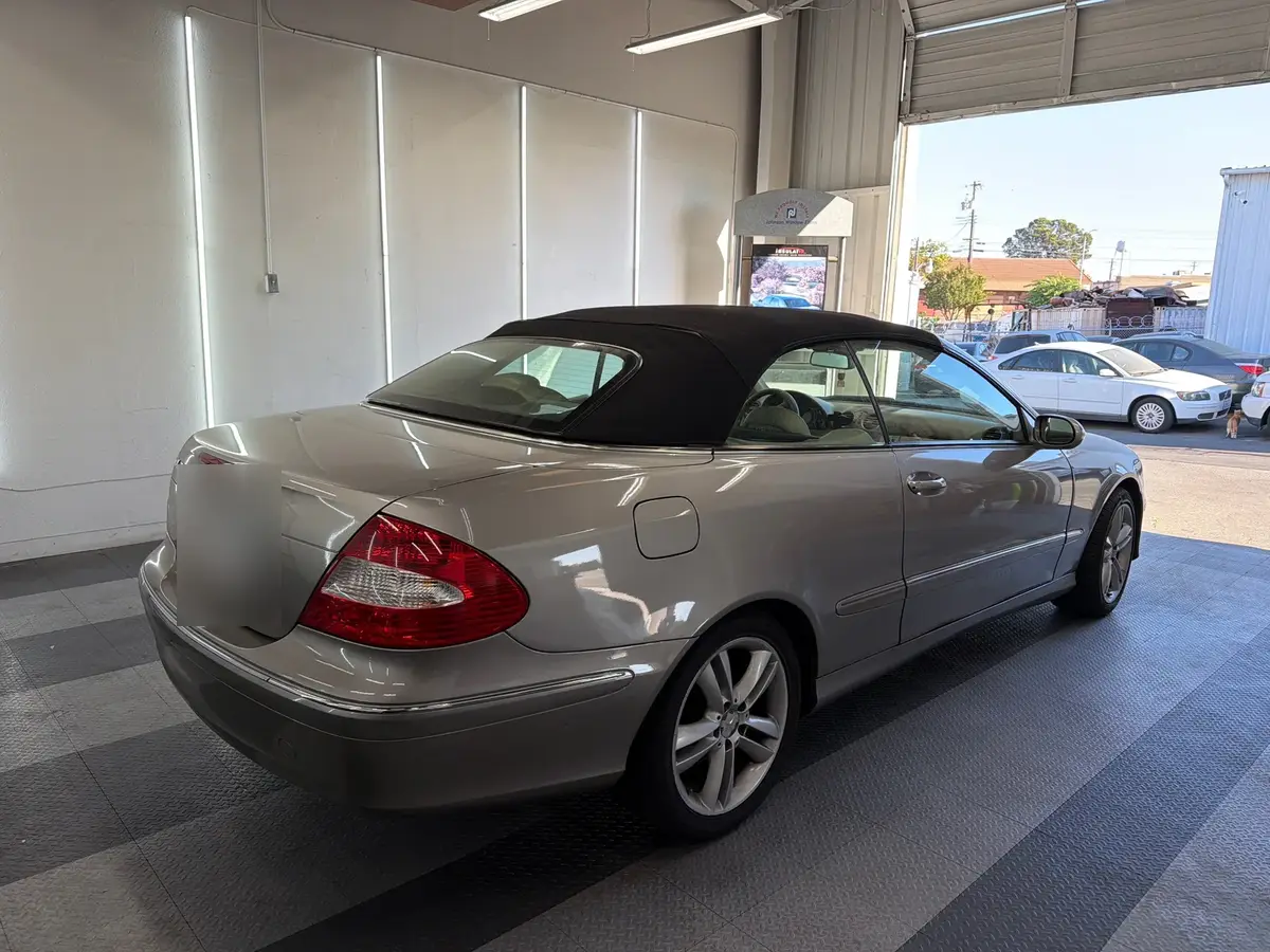 2008 Mercedes-Benz CLK 350 Cabriolet, rear three-quarter view, factory glass before tinting