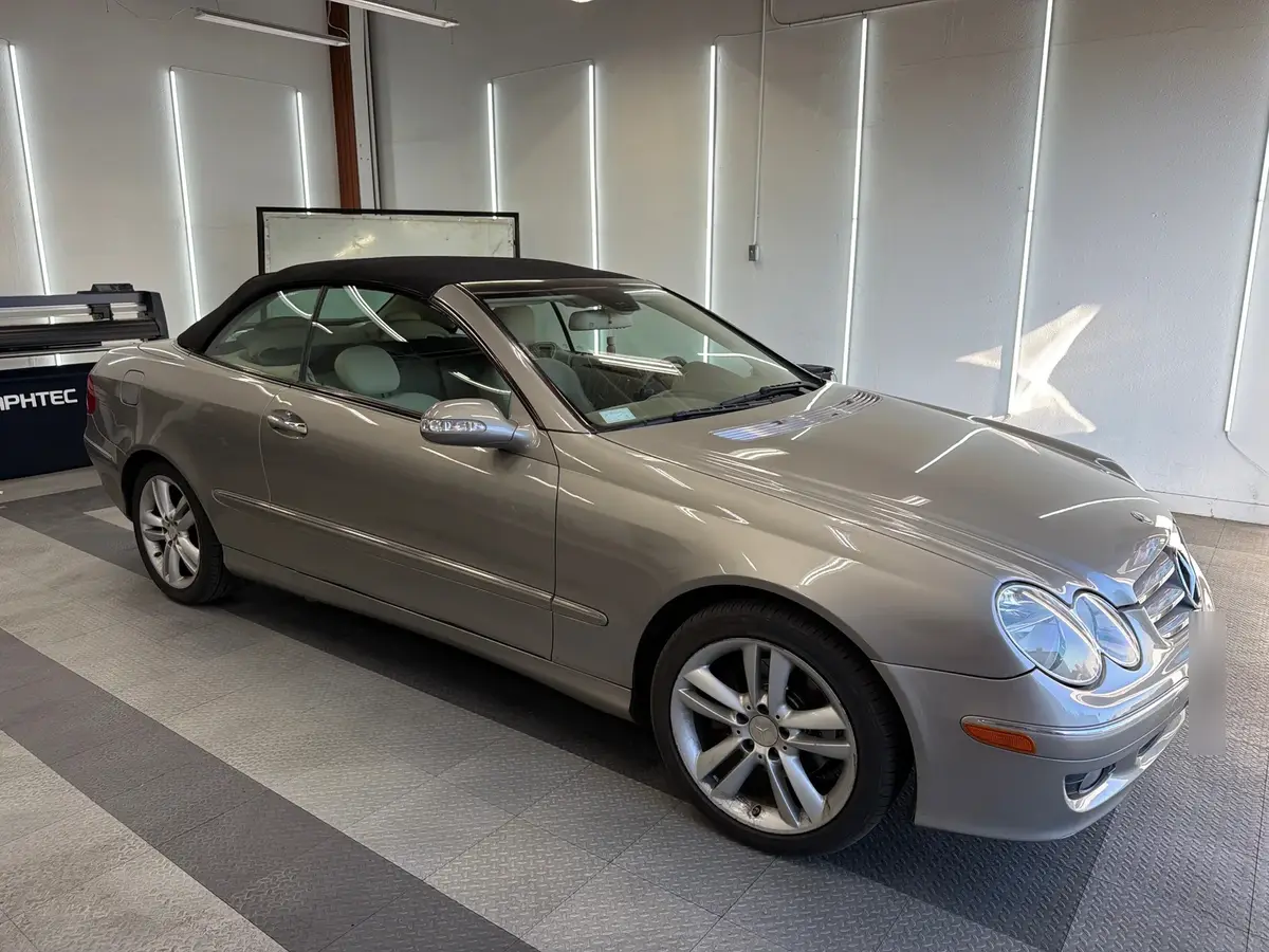 2008 Mercedes-Benz CLK 350 Cabriolet, front three-quarter view, factory glass before tinting